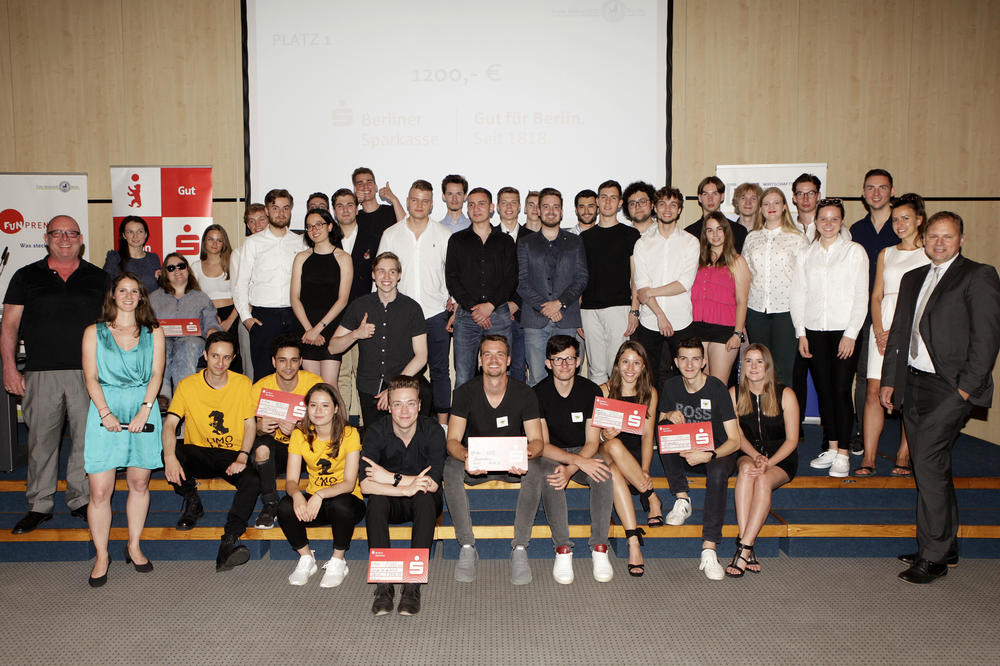 Die Teilnehmenden und Organisatorinnen und Organisatoren des 26. Funpreneur-Wettbewerbes.