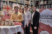 Lukas Kursawe, Noemi Giersch, Tobias Alexander Bieri und Denis Beck (v.l.n.r.) entwarfen einen Adventskalender mit Produkten und Gutscheinen kleiner und großer Geschäftspartner.