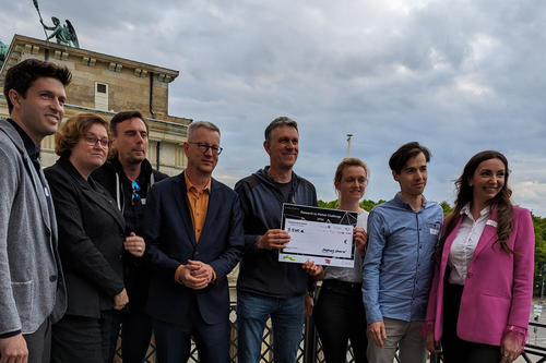 Die Biochemiker*innen von Oncovirtuous zerstören Krebszellen mit Virus-mRNA.