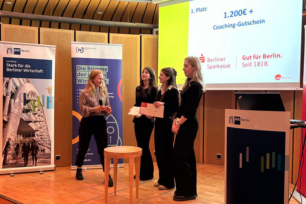 Den ersten Platz des Funpreneur-Wettbewerbs hat das Team „Zellonelle“ gewonnen, das ein Kartenspiel zum Aufbau und zur Funktion der Zelle entwickelt hat.