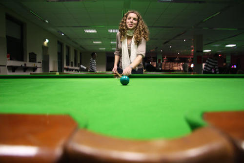 Campusleben-Reporterin Sabrina Wendling nach erfolgreich versenkter "Tasche"