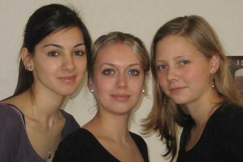 Ausgezeichnet für ihr Brettspiel „Campus Race – schnapp‘ dir den Bachelor“: die Biologie-Studentinnen Nadia Kamal, Anna Krüger und Anne-Margarethe Schmidt (v.l.n.r.)