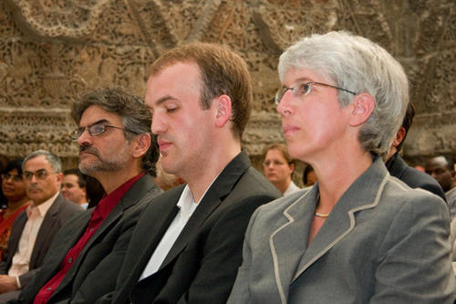 Juni: Was ist islamisch an der „islamischen Welt“? Die Berlin Graduate School Muslim Cultures and Societies ist im Museum für Islamische Kunst in Berlin eröffnet worden.