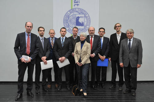 v.l.n.r.: Prof. Dr. P.-A. Alt, Dr. J. Behrends, Prof. Dr. R. Bittl, Dr. A. Pechstein, Prof. Dr. V. Haucke, Prof. Dr. G. Krämer, Prof. Dr. P. Kunig, Dr. S.-I. Koutnatzis, S. Rücker, Prof. Dr. G. Gebauer