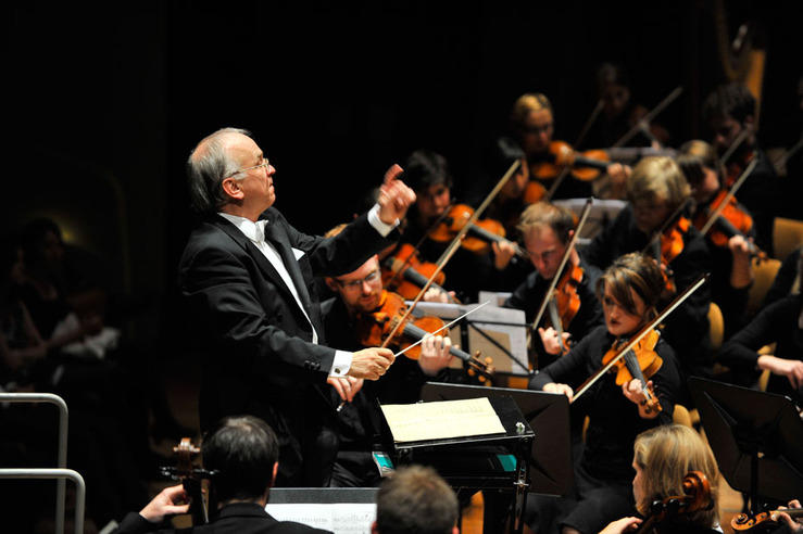 Juli: Nach 22 Jahren verabschiedete das Collegium Musicum seinen langjährigen Künstlerischen Leiter Manfred Fabricius.