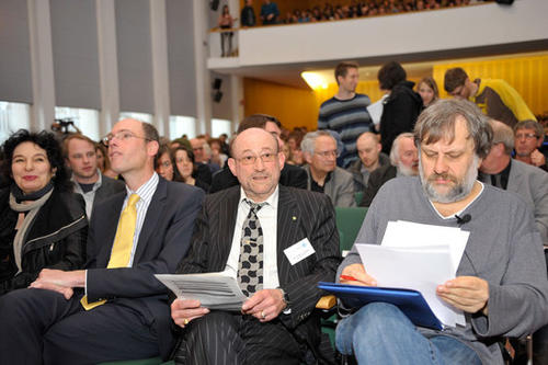 (v.l.n.r.): Verlegerin Ulla Unseld-Berkéwicz (Suhrkamp Verlag), Präsident Prof. Dr. Peter-André Alt, Prof. Dr. Klaus Hempfer, Direktor des Italienzentrums der Freien Universität, Slavoj Žižek.