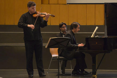 Der Geiger Guy Braunstein und der Pianist Saleem Abboud Ashkar spielten aus Violinsonaten von Ludwig van Beethoven und Richard Strauss. Beide gehörten dem West-Eastern Divan Orchestra an.