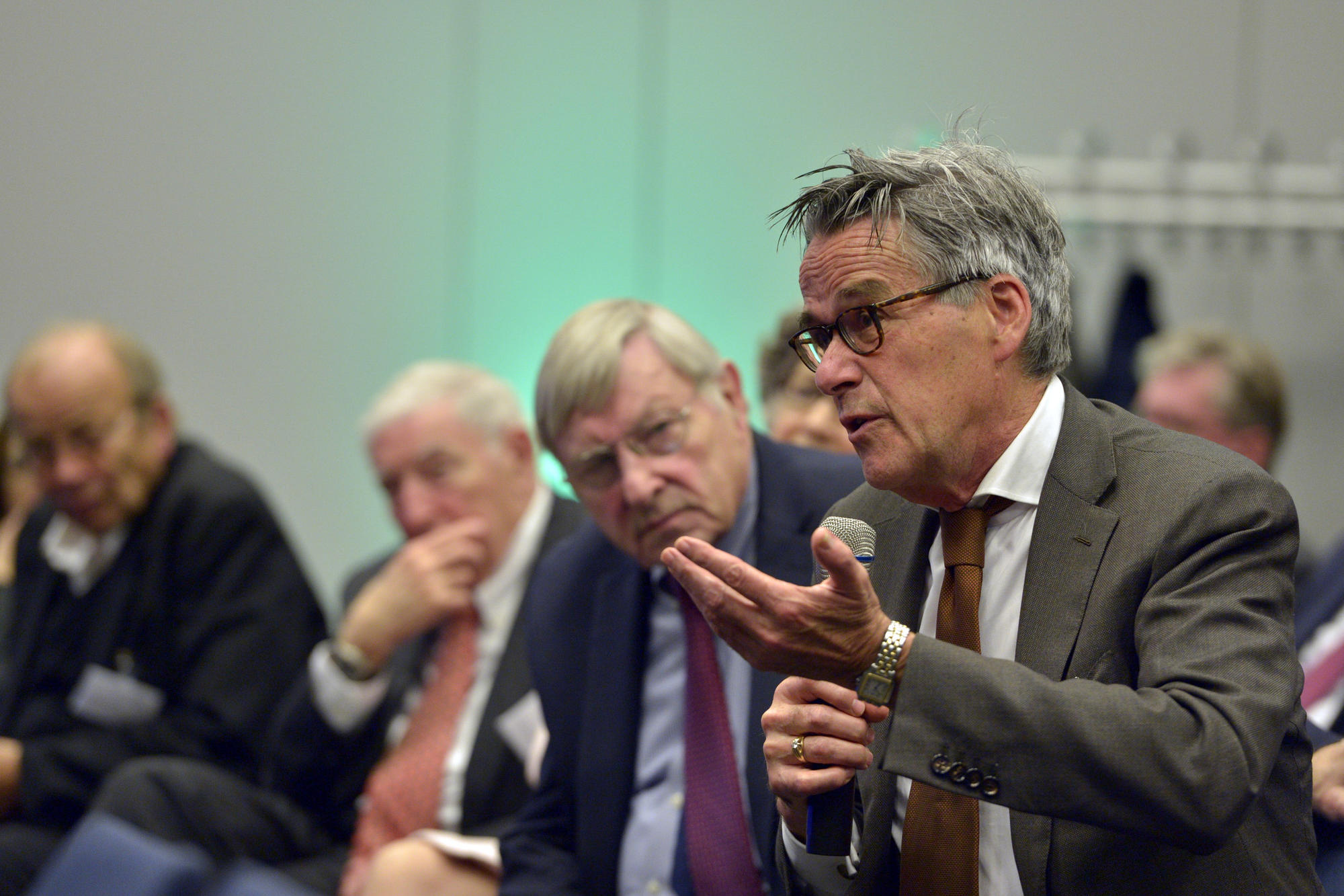 Die Frage nach der gesellschaftlichen Verantwortung von Universitäten wurde in der Diskussion mit dem Publikum aufgeworfen. Im Bild: IC-Mitglied Sijbolt Noorda.