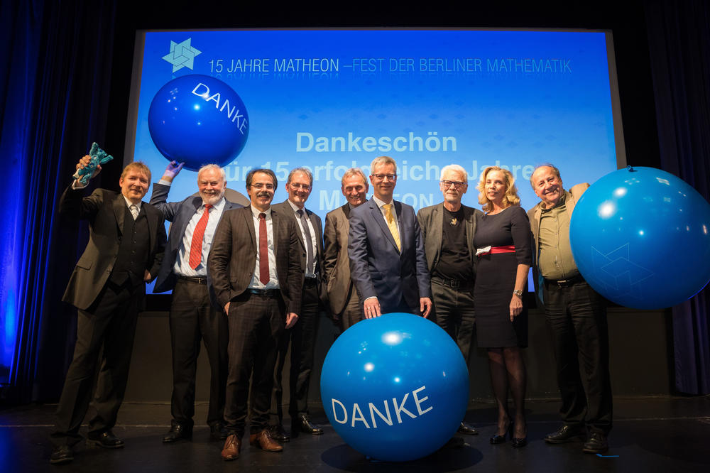 Sagen herzlich danke (v.l.n.r.): Martin Skutella, Martin Grötschel, Michael Hintermüller, Christof Schütte, Volker Mehrmann, Günter M. Ziegler, Jürgen Zöllner, Dorothee Dzwonnek und Peter Deuflhard.