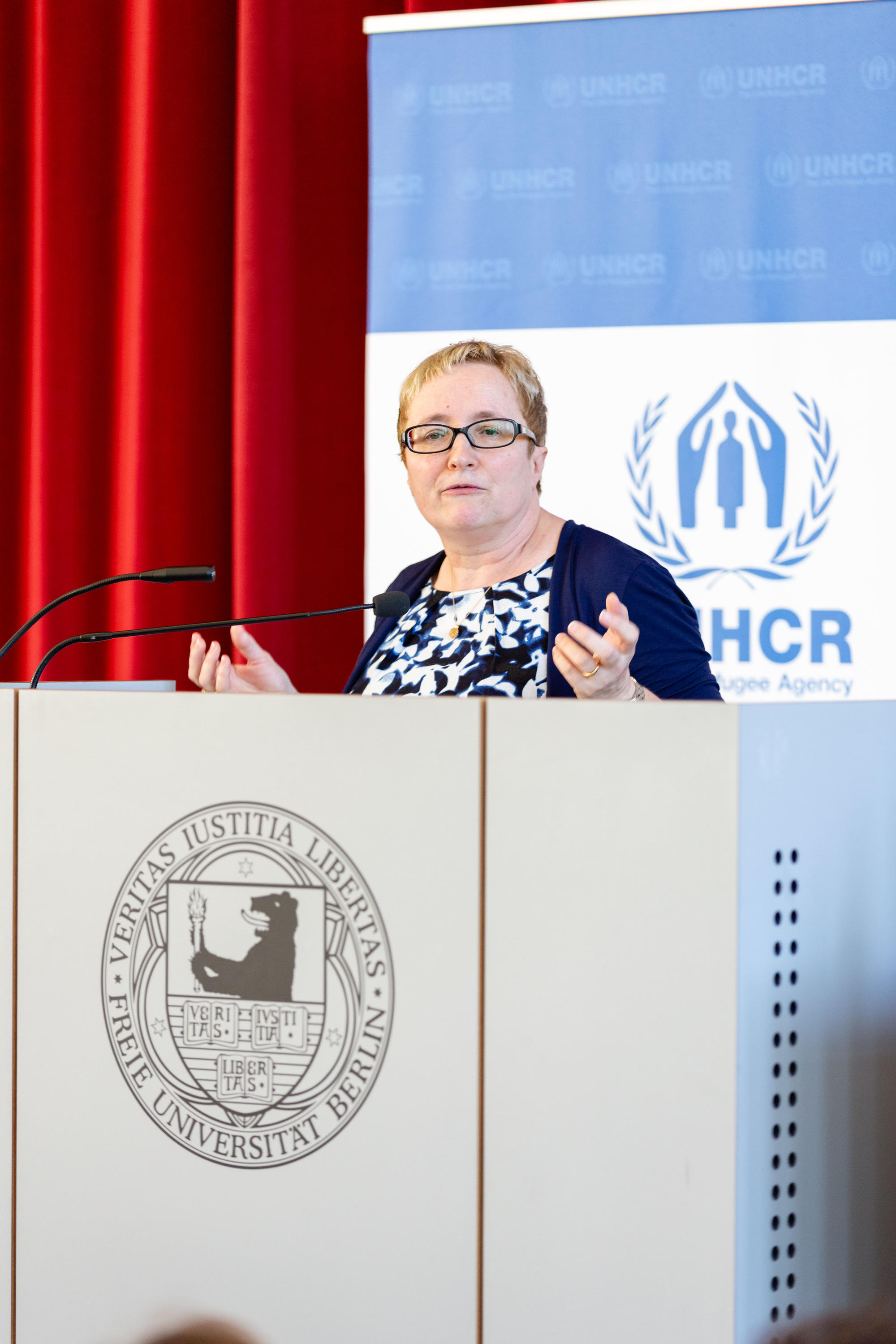 Vizepräsidentin Prof. Dr. Verena Blechinger-Talcott begrüßte UN-Hochkommissar Filippo Grandi an der Freien Universität Berlin.