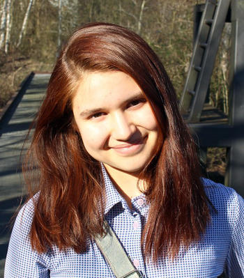 Dana Wehner wird von der Deutschen Bank gefördert. Die Stipendiatin möchte ihr mathematisches Wissen nutzen, um nach dem Bachelorabschluss als Doktorandin biochemische Prozesse zu erforschen.