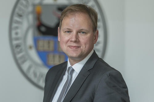 „Wir tun alles dafür, damit die Studierenden wieder auf den Campus zurückkehren können“, sagt Vizepräsident Professor Hauke Heekeren. Damit das gelinge, sei es auch notwendig, dass sich möglichst viele Hochschulangehörige impfen ließen.