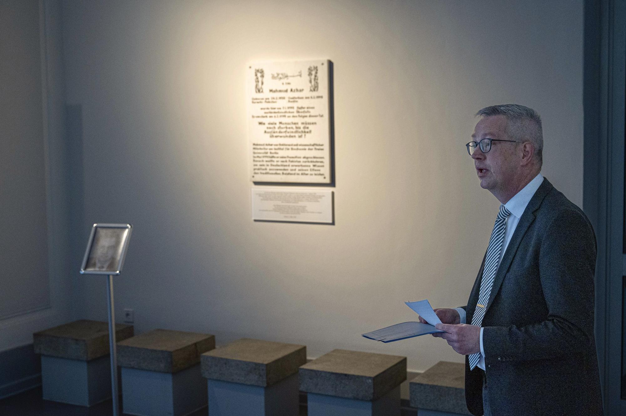 „Das Gedenken an Mahmud Azhar und die damit verbundene Verpflichtung zum Kampf gegen Rassismus darf sich nicht auf Jahrestage beschränken", sagte Universitätspräsident Professor Günter M. Ziegler.