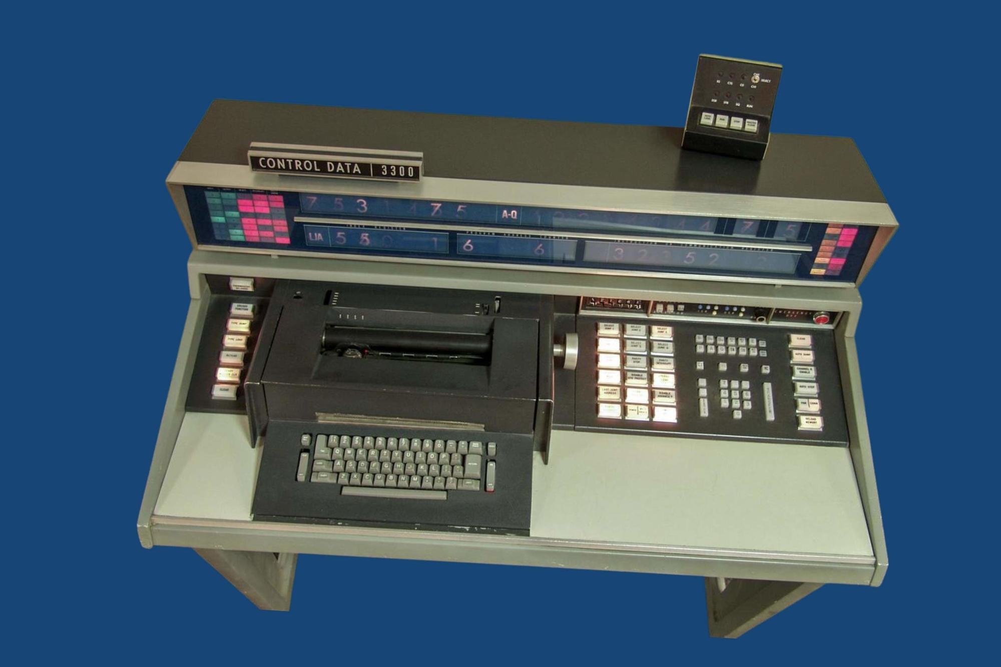 Der Control Data 3300 nahm am 19. April 1970 den Betrieb auf. Im Juni 1972 wurde er vom Nachfolger CYBER 72 abgelöst. Die Konsole wurde gerettet und steht immer noch im ZEDAT-Gebäude in der Fabeckstraße.