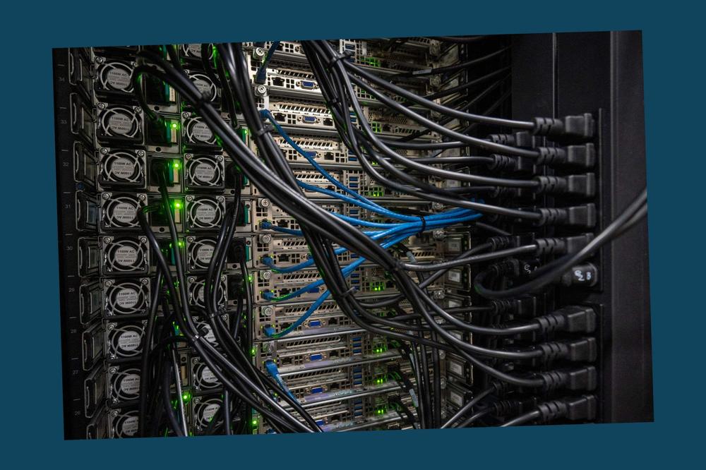 Mehr Knoten, mehr CPU-Cores und Speicher, ein schnelleres und größeres Scratch zeichnen das Rechen-Cluster Curta gegenüber seinem Vorgänger aus. Auch die Nutzer*innen sollten verstehen, wozu das gut ist. Falls Vorwissen fehlt, berät die ZEDAT gern.