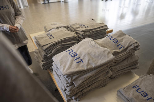 Nach der Veranstaltung wurden T-Shirts mit dem Logo der FUB-IT verteilt