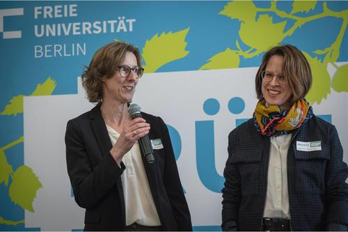Sonja Böckenholt und Pia Bornkessel beim Jahresempfang „Frühlingsimpulse“ im Henry-Ford-Bau