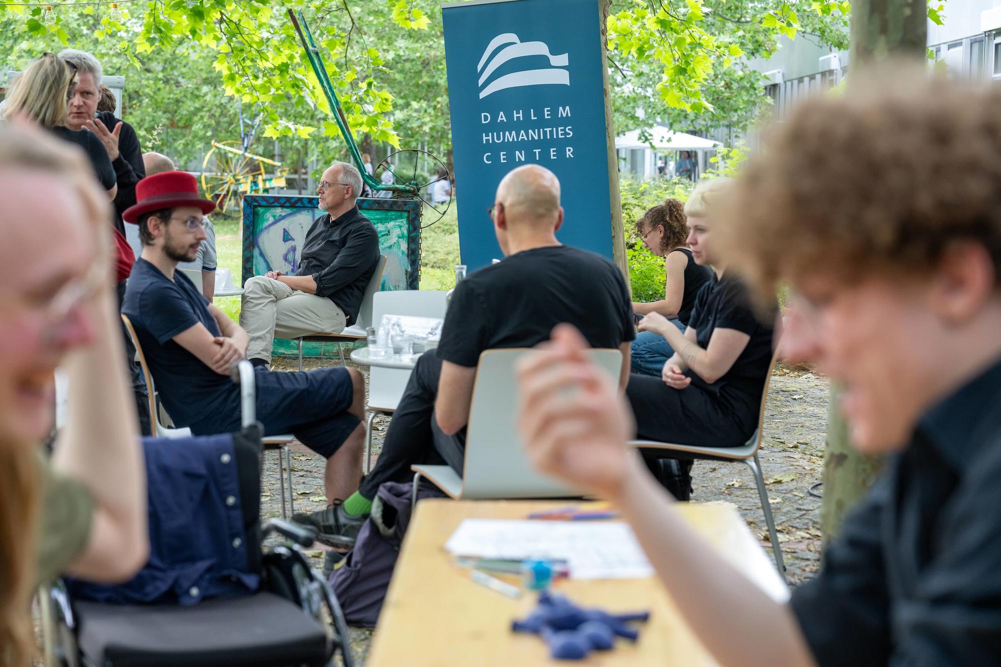 Kaffeehaus-Flair im Theaterhof