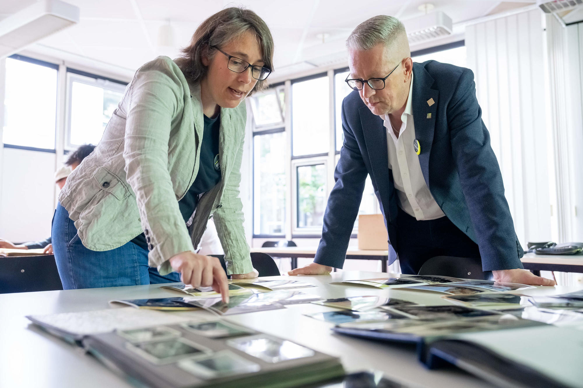 Universitätspräsident Günter M. Ziegler im Austausch mit Alina Bothe.