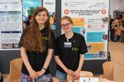 Gulia-Matilda Oettl und Martha Treese stellten ihre Jugend forscht-Projekte aus dem Bundeswettbewerb 206 vor.