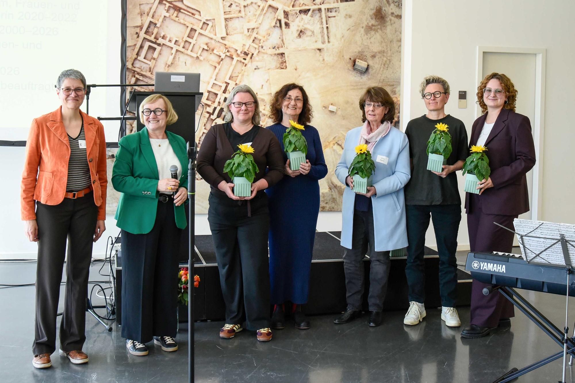 Corinna Tomberger, Verena Blechinger-Talcott, Nadja Korotkova (ZE Botanischer Garten und Botanisches Museum), Maria Giovanna Tassinari, Viola Taylor (Universitätsbibliothek), Heike Teltscher (Dahlem School of Education) und Nora Tuchelt (v. l. n. r.)
