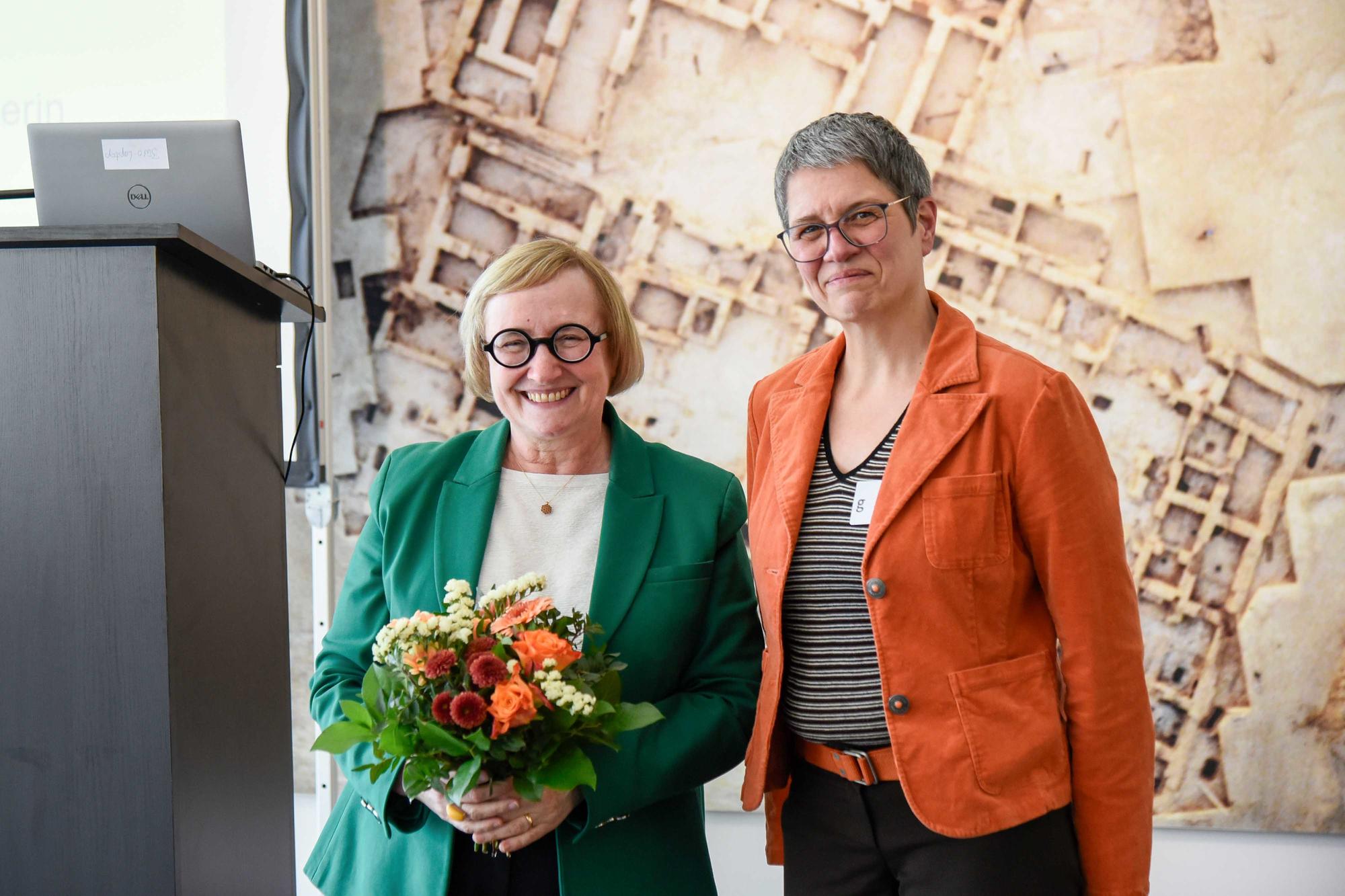 Acht Jahre für mehr Chancengerechtigkeit zusammengearbeitet: Erste Vizepräsidentin Verena Blechinger-Talcott (l.) und die zentrale Frauen- und Gleichstellungsbeauftragte Corinna Tomberger.