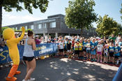 Mehr als 200 Teilnehmer*innen traten zum Kids-Lauf über die Strecke von einem Kilometer an.