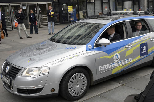 Michael Müller in dem autonomen Auto.