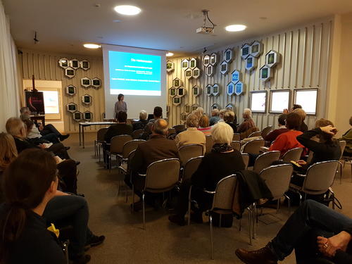 Thanks to their special knowledge of scripts or sheer curiosity, participants in the “Herbonauten” workshop aim to contribute to the scientific discovery of the world.