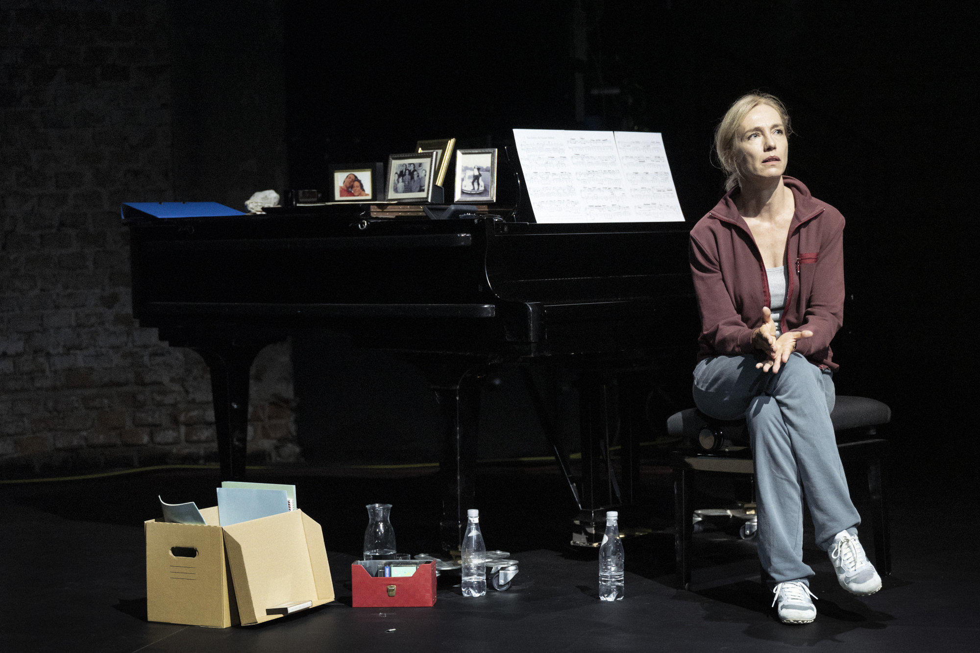 Was bleibt am Ende des Lebens? In „Everywoman“, einer Inszenierung von Milo Rau und Ursina Lardi, Deutschlandpremiere im Oktober 2020 an der Berliner Schaubühne, geht es um alles: das Leben, den Tod, die Einsamkeit, die Gemeinschaft.