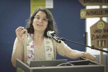 Gülay Çağlar, Politikwissenschaft