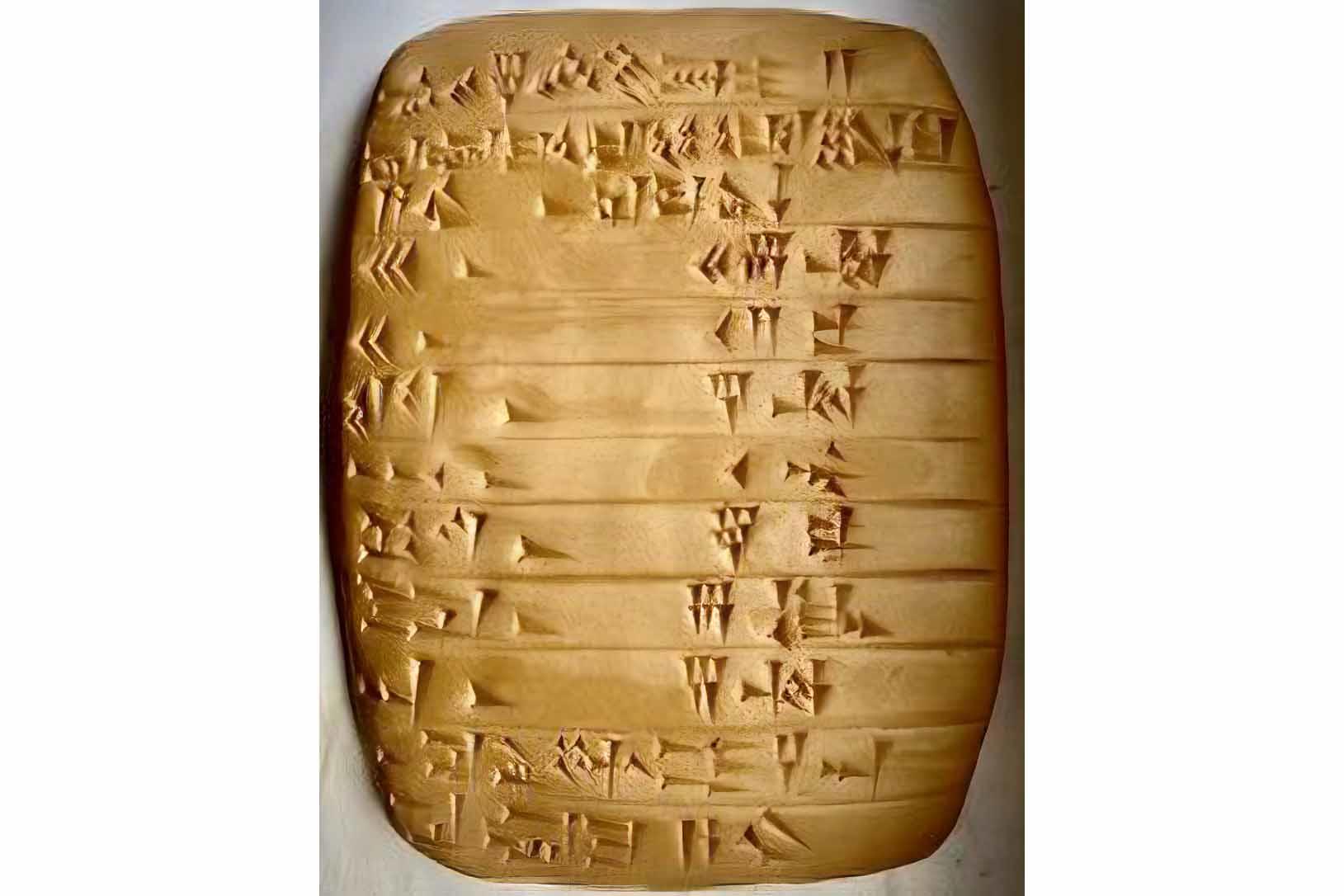 Die synthetische babylonische Tontafel mit dem Horoskop der Freien Universität Berlin fertigte und beschrieb Alessia Pilloni nach babylonischen Beispielen.