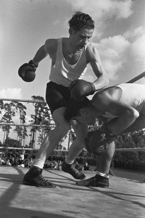 Samuel Najman (links) bei einem Boxkampf beim Internationalen Fußball- und Handball-Blitzturnier des Jüdischen Sportklubs Berlin (JSK) im August 1936.