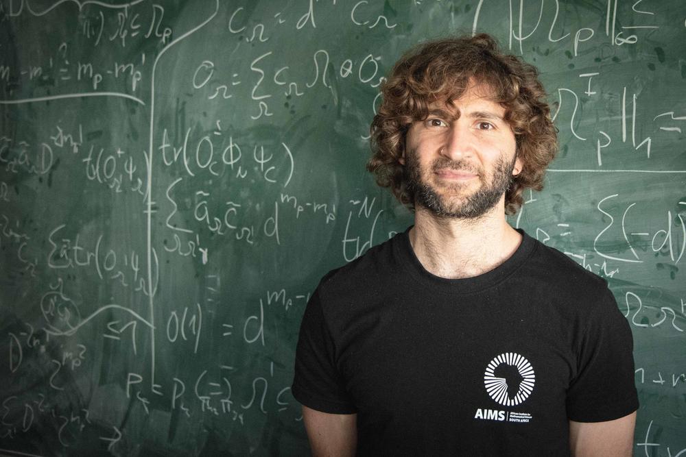 In Zukunft wird die Arbeit von Quanten- und klassischen Computern wohl Hand in Hand gehen, vermutet Ryan Sweke – jeder Rechner löst die Aufgaben, die er am besten beherrscht.