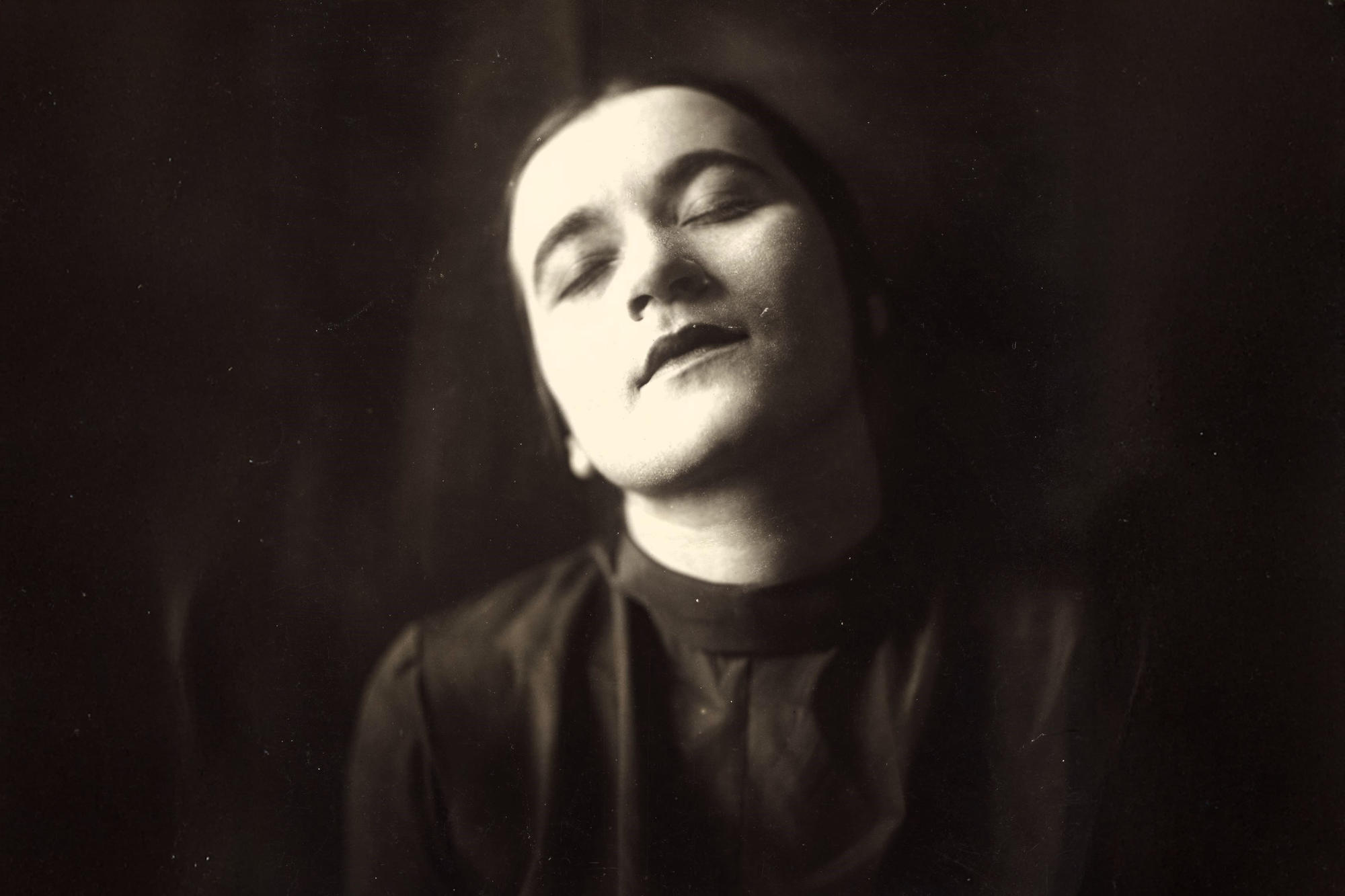 Randfiguren und existenziellen Themen widmete sich Valeska Gert auf der Bühne auf nie dagewesene Weise, etwa in einem Tanz mit dem Namen „Der Tod“.