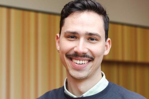Linguist Henrik Discher: „Junge Menschen sind gar nicht unhöflich“.