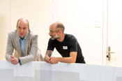 Johan Kramer (links) Architekturbüro Glass Kramer Löbbert, und Daniel B. Stouffer Forschungsgruppenleiter beim IGB