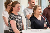 Monika Zech (links) vom Forschungsverbund Berlin e.V. und Kerstin Fennen (rechts) von der Technischen Abteilung der Freien Universität hielten während der Bauzeit alle Fäden zusammen.