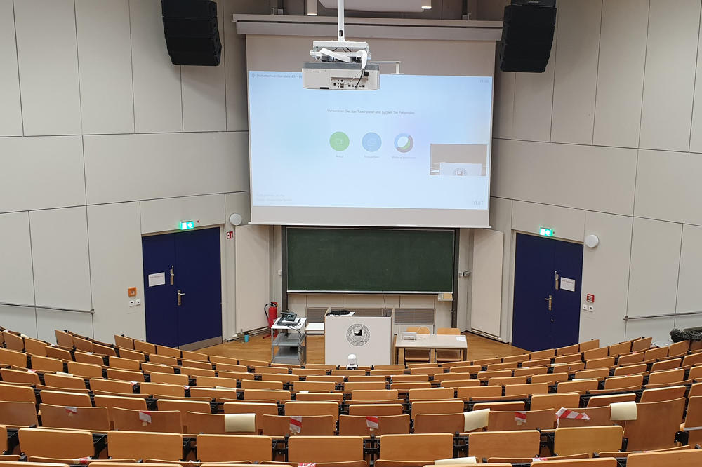 Immer mehr Hörsäle werden mit moderner Bild- und Tontechnik ausgestattet.