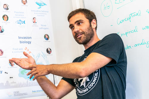 Florian Ruland organisierte die Seminarreihe gemeinsam mit Sophie Lokatis und Tanja Straka.