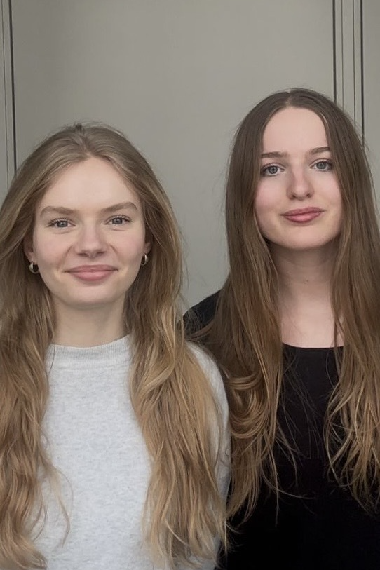 „Medizinische Diagnostik durch KI – zwischen Innovation und rechtlichen Grenzen“, mit diesem Thema zur Studentischen Lehre gehen Marlene Bamberg (li.) und Paula Altmann  ins Rennen um den Lehrpreis.