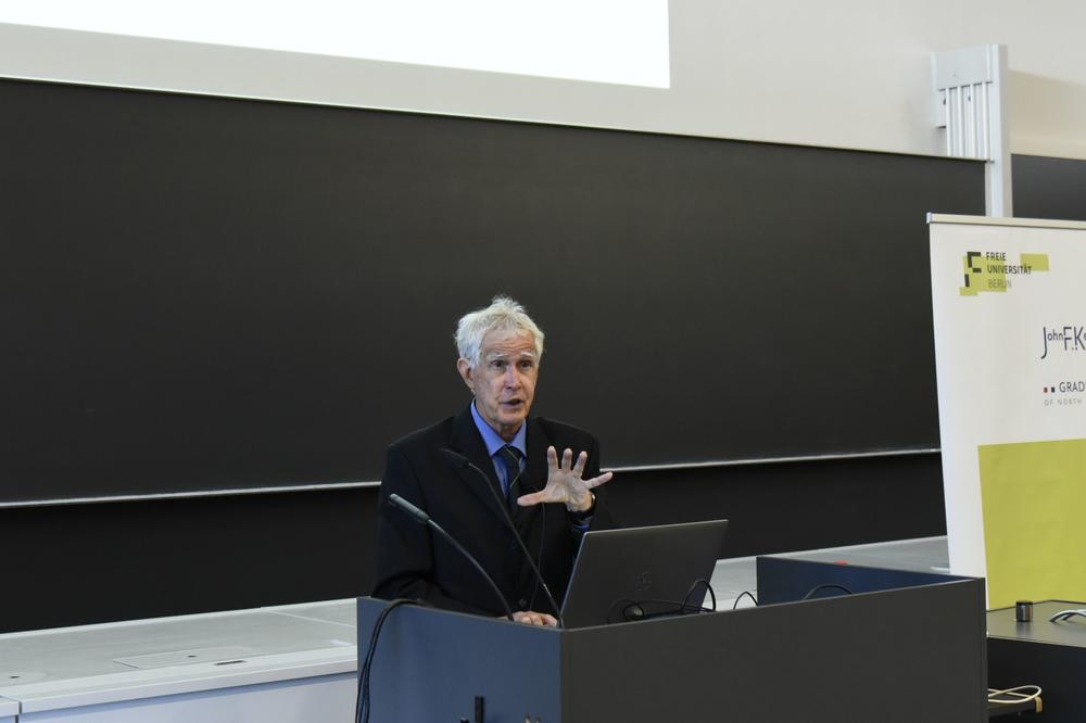 Zum Auftakt der Inaugural Ernst Fraenkel Lecture spricht Brook Thomas von der University of California, Irvine, über die Zukunft des Geburtsortsprinzips in den USA.