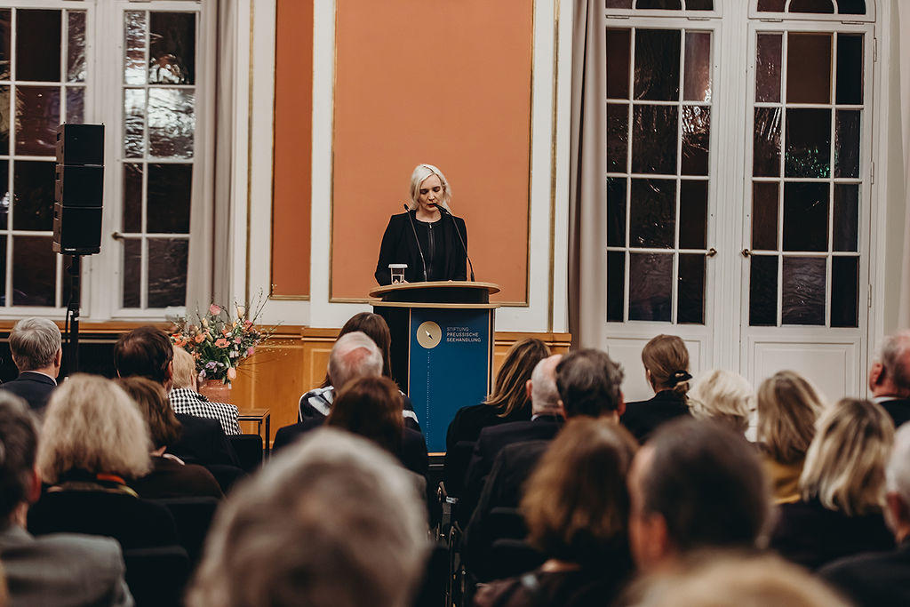 Die Lyrikerin und Journalistin Juliane Liebert hielt die Laudatio