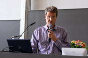 Der Neurobiologe Robin Hiesinger hielt die Laudatio auf Randolf Menzel.