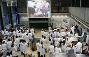 Practical courses are held in the dissection lab at the Institute of Veterinary Anatomy.