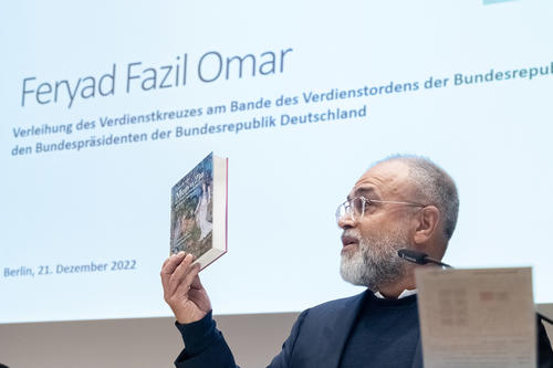 The chair of the Kurdish community in Germany, Ali Ertan Toprak, praised Feryad Fazil Omar’s translation of “Mem u Zîn.”