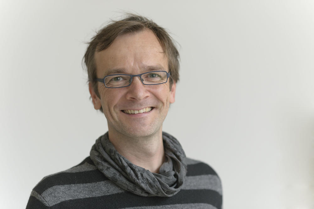 Henning Rust says it is necessary to translate the question “How will the weather be?” into “What will the weather do?”