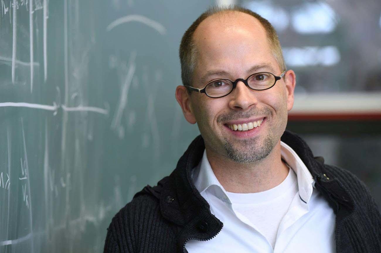 Porträt von Physikprofessor Jens Eisert