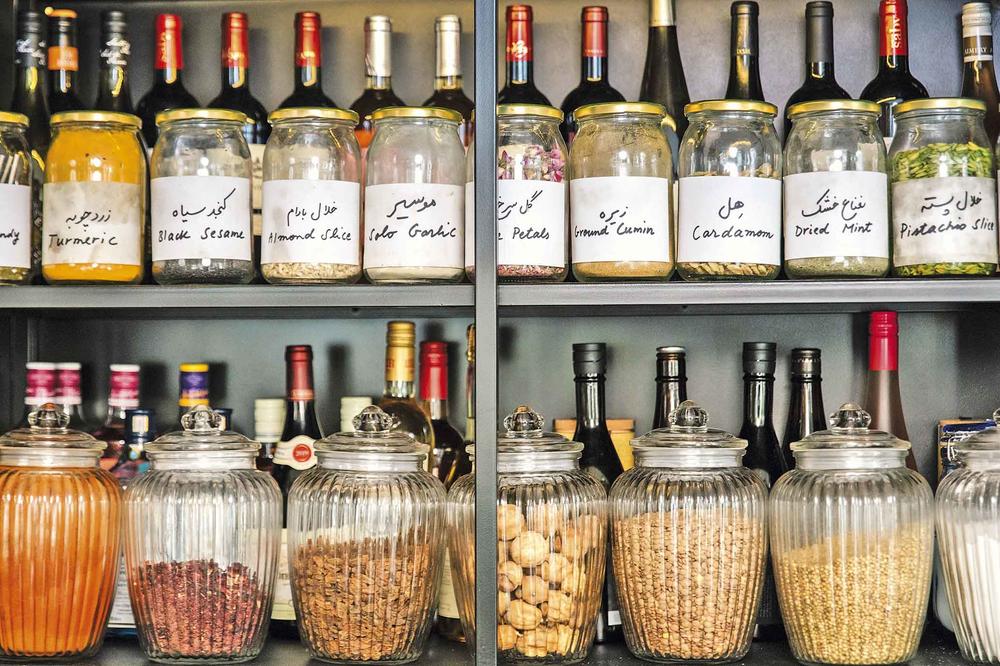 Whether black sesame, cardamom or dried mint: It's all ready for cooking.