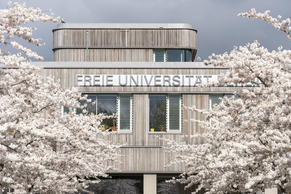 View of the Holzlaube building at Freie Universität Berlin.